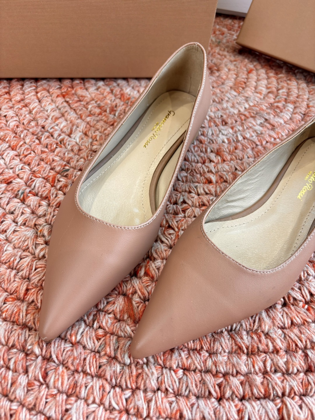 🌾G305😀GianvitoRossi吉安维托罗西 平底 系列经典粉色羊反绒皮&粉色小羊皮超级百搭的一款