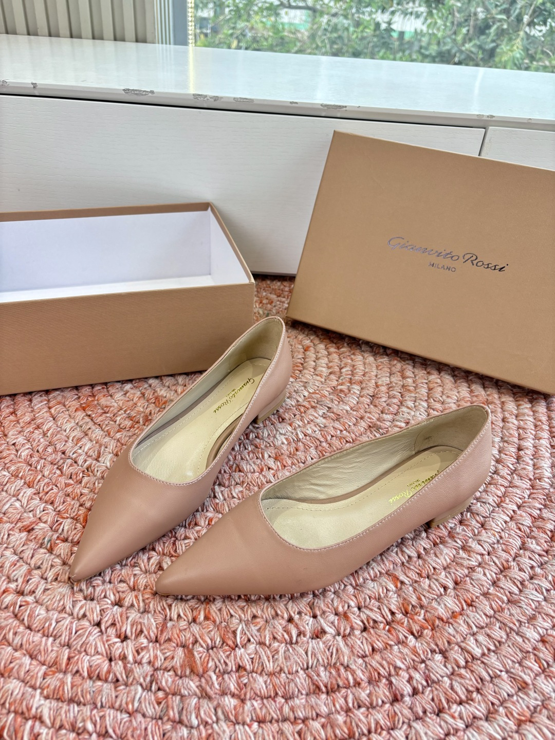 🌾G305😀GianvitoRossi吉安维托罗西 平底 系列经典粉色羊反绒皮&粉色小羊皮超级百搭的一款