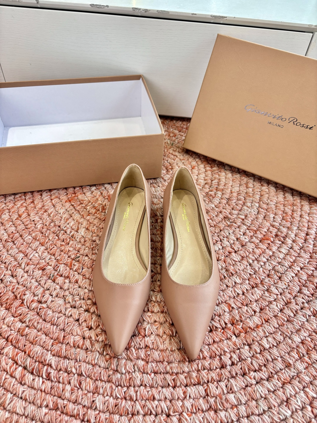 🌾G305😀GianvitoRossi吉安维托罗西 平底 系列经典粉色羊反绒皮&粉色小羊皮超级百搭的一款