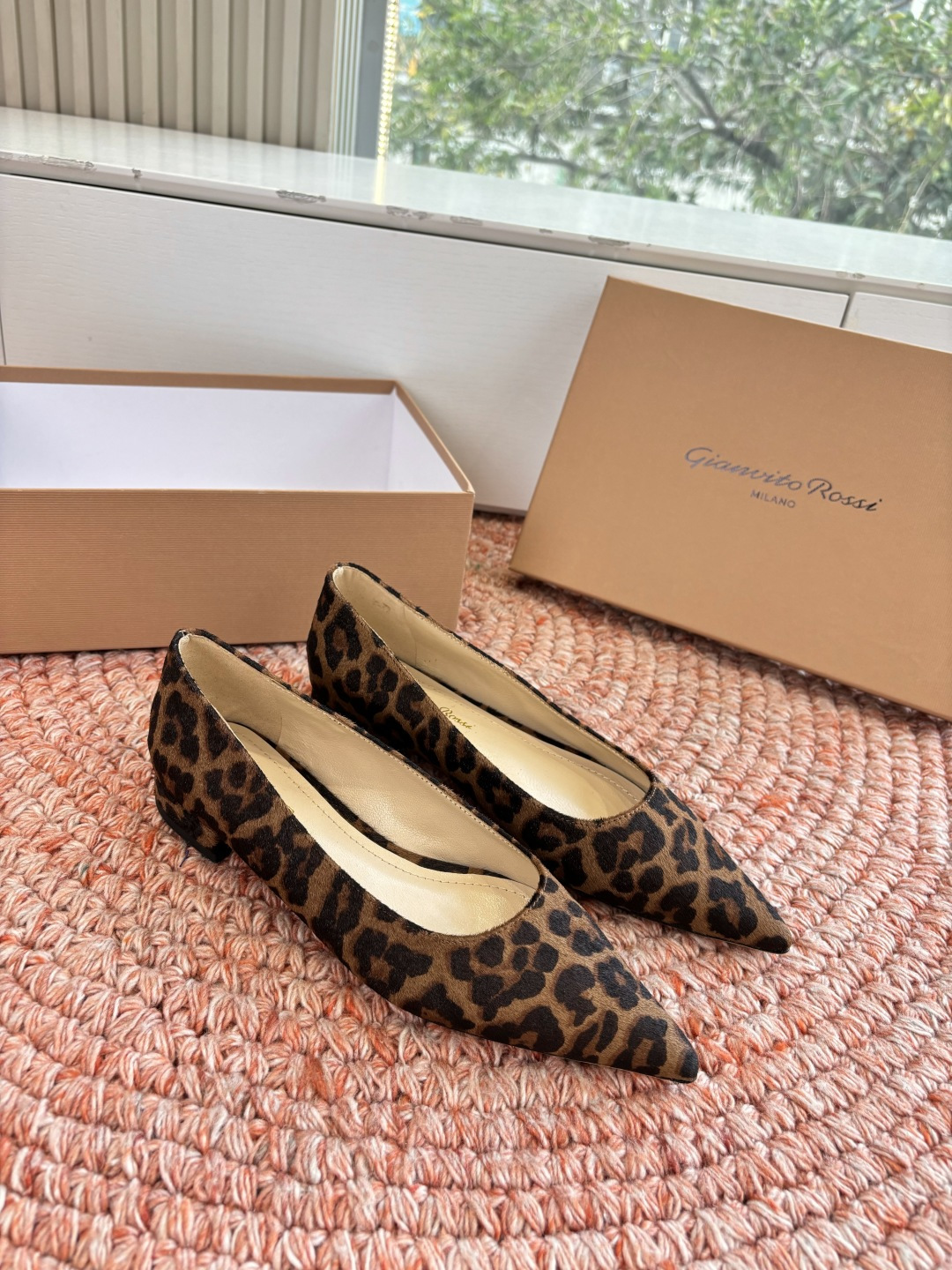 🌾G305😀GianvitoRossi吉安维托罗西 平底 系列经典粉色羊反绒皮&粉色小羊皮超级百搭的一款