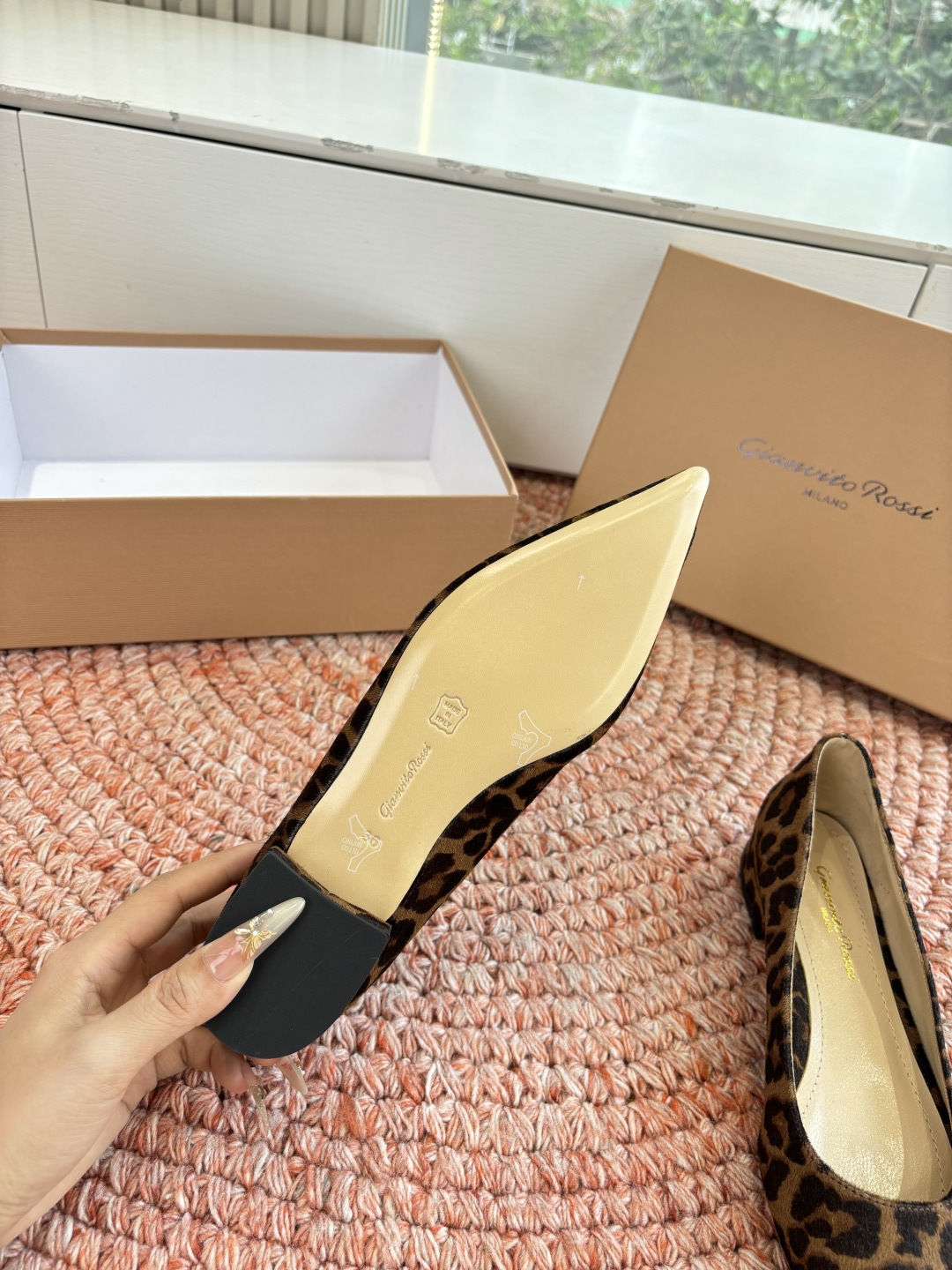 🌾G305😀GianvitoRossi吉安维托罗西 平底 系列经典粉色羊反绒皮&粉色小羊皮超级百搭的一款