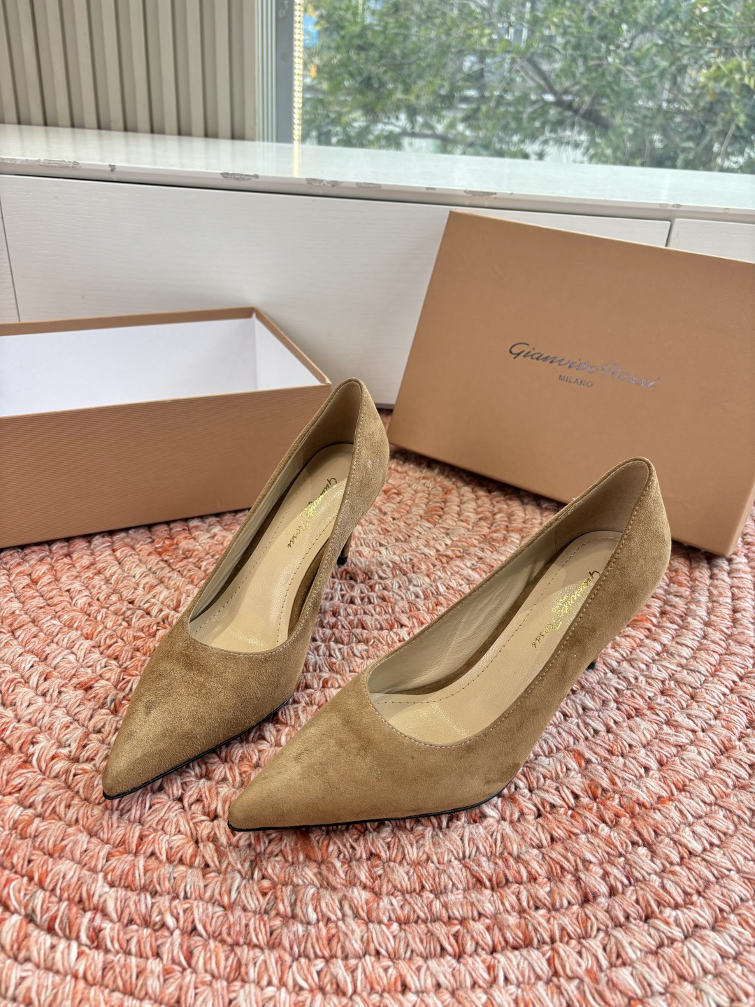 🌾G305😀GianvitoRossi吉安维托罗西 平底 系列经典粉色羊反绒皮&粉色小羊皮超级百搭的一款