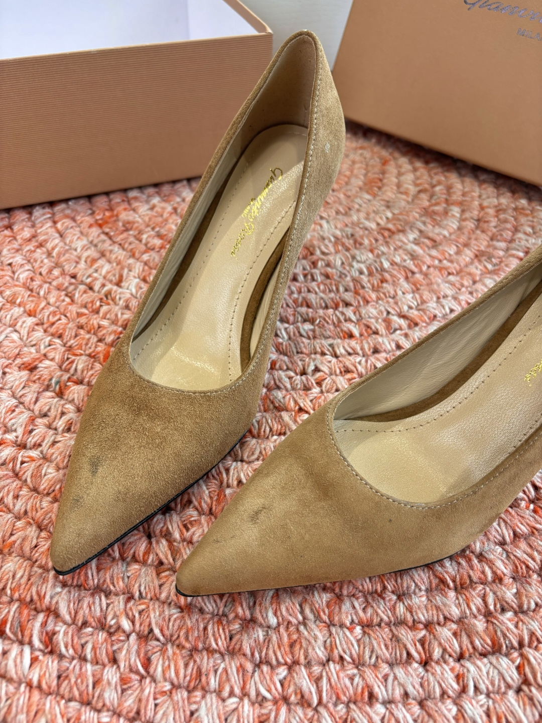 🌾G305😀GianvitoRossi吉安维托罗西 平底 系列经典粉色羊反绒皮&粉色小羊皮超级百搭的一款