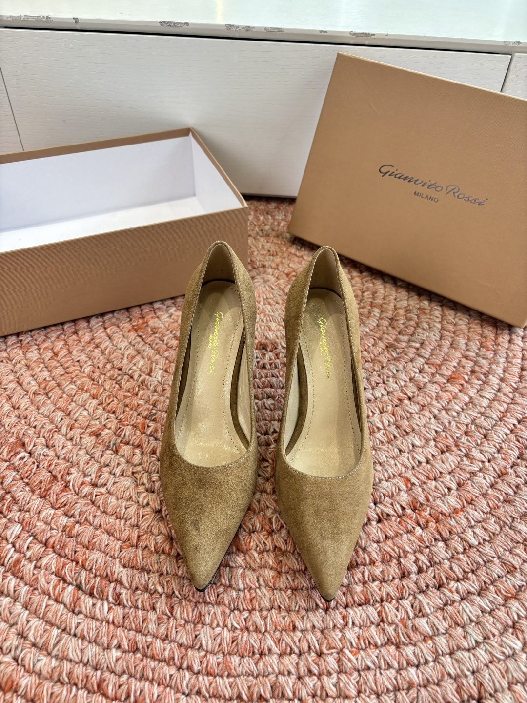 🌾G305😀GianvitoRossi吉安维托罗西 平底 系列经典粉色羊反绒皮&粉色小羊皮超级百搭的一款