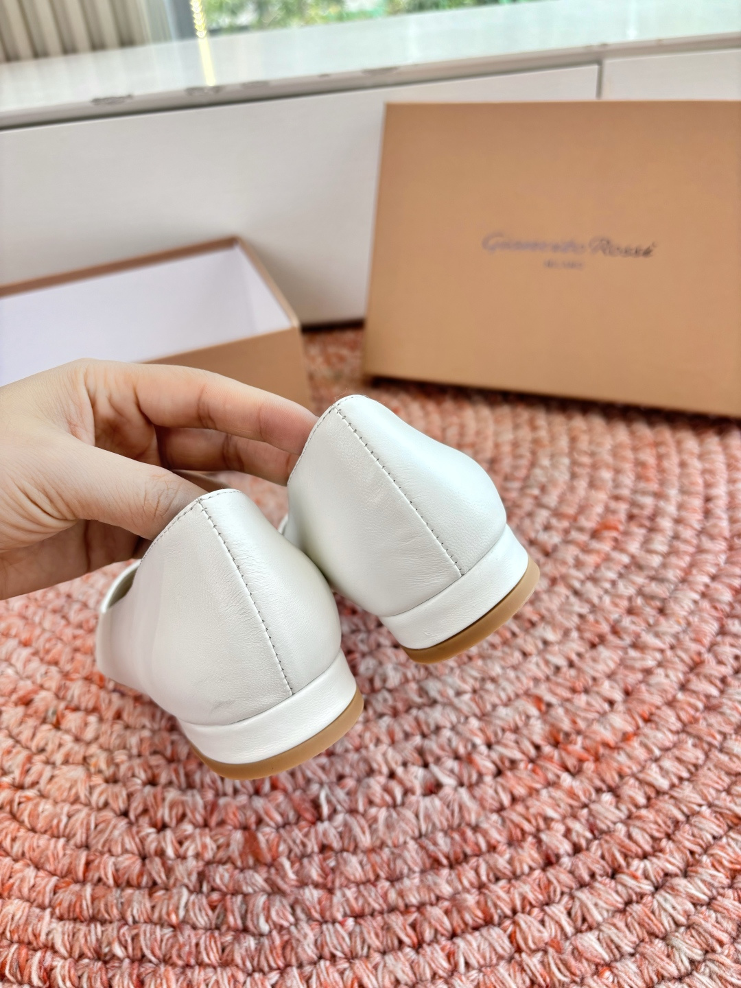 🌾G305😀GianvitoRossi吉安维托罗西 平底 系列经典粉色羊反绒皮&粉色小羊皮超级百搭的一款