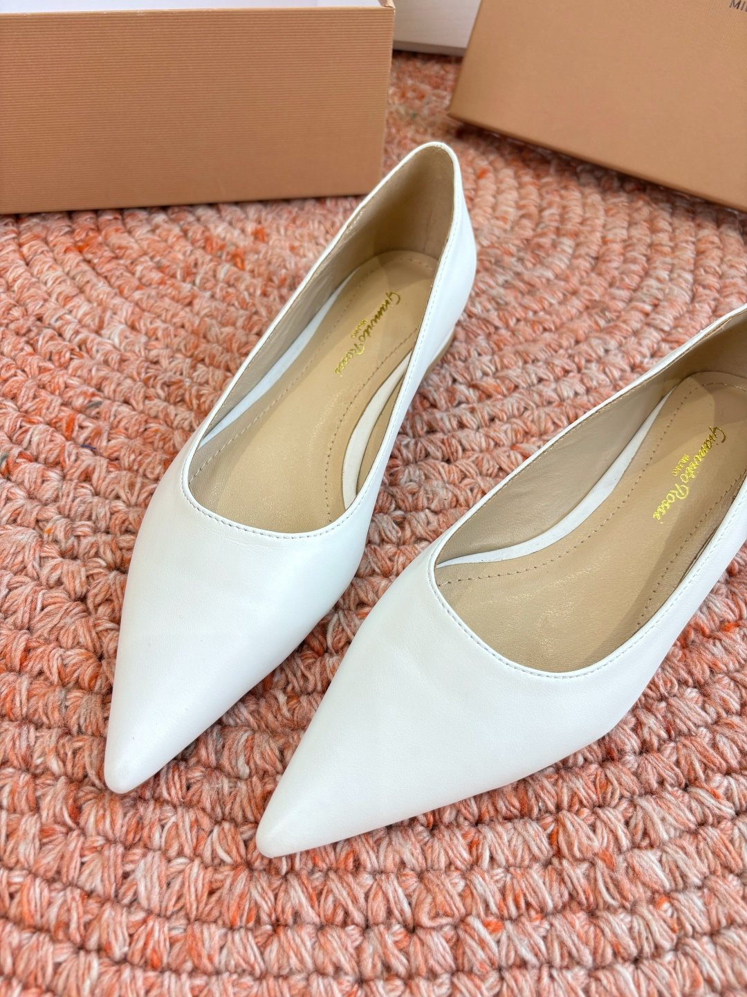 🌾G305😀GianvitoRossi吉安维托罗西 平底 系列经典粉色羊反绒皮&粉色小羊皮超级百搭的一款