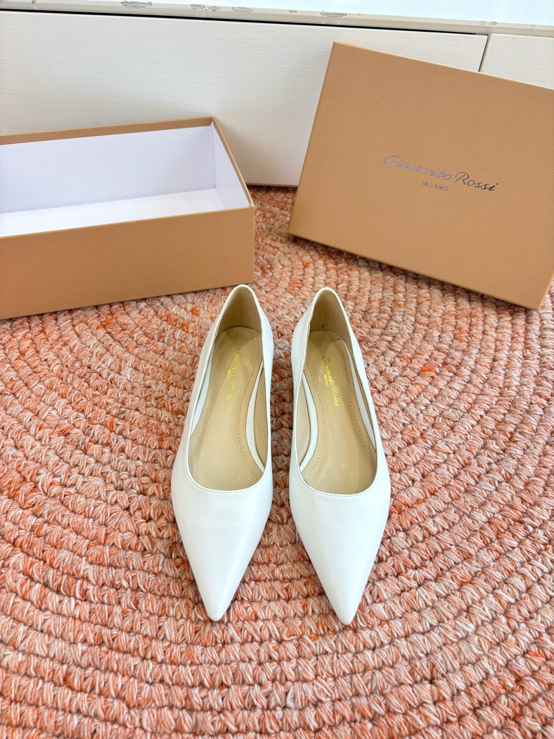 🌾G305😀GianvitoRossi吉安维托罗西 平底 系列经典粉色羊反绒皮&粉色小羊皮超级百搭的一款