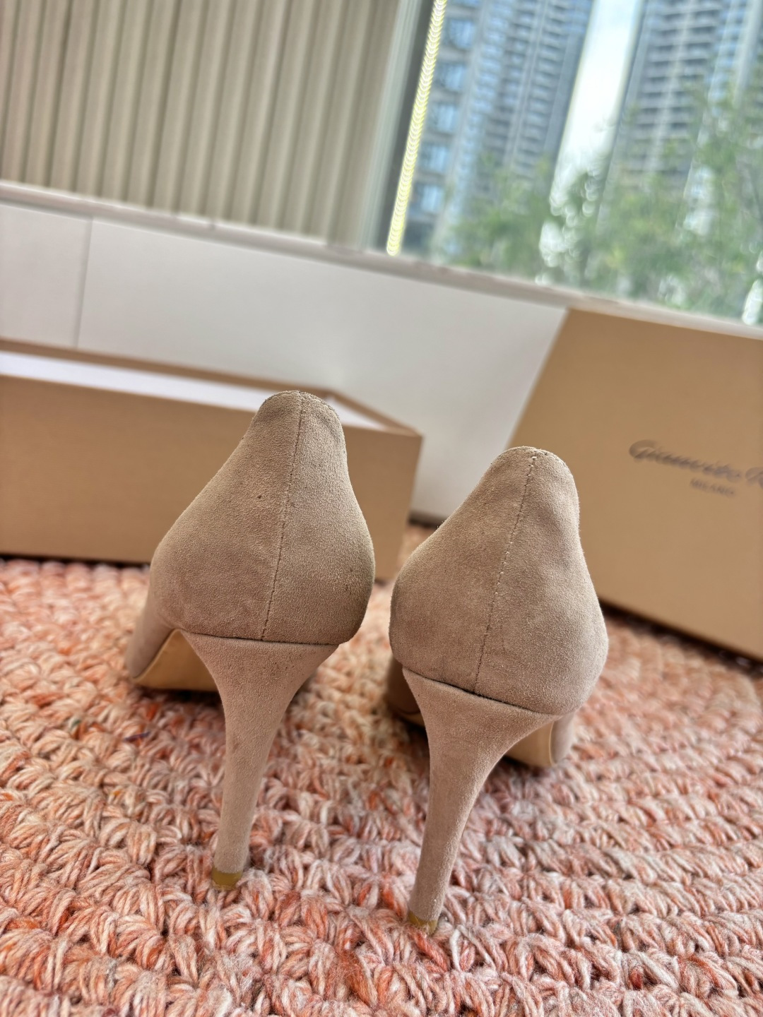 🌾G305😀GianvitoRossi吉安维托罗西 平底 系列经典粉色羊反绒皮&粉色小羊皮超级百搭的一款