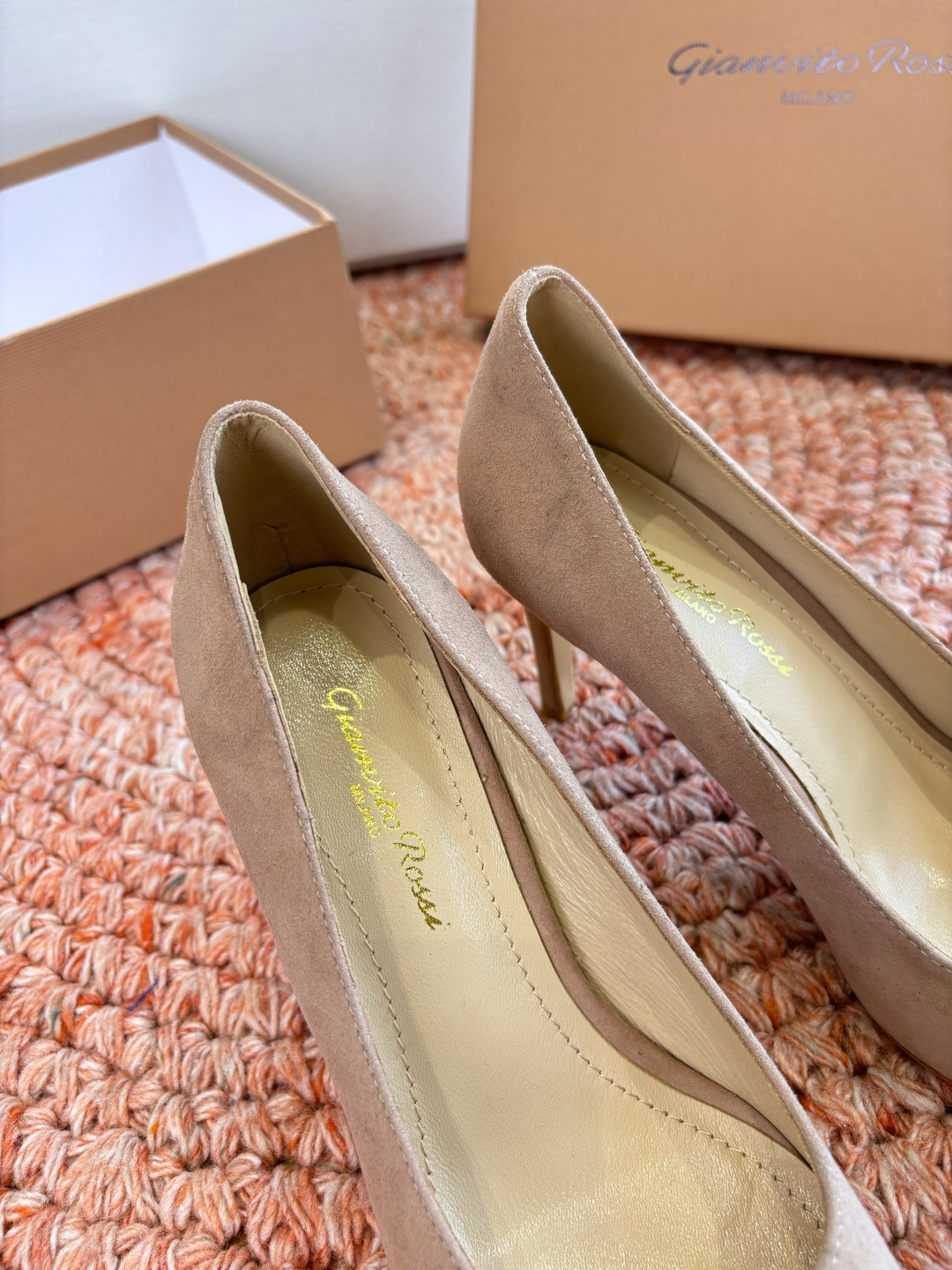 🌾G305😀GianvitoRossi吉安维托罗西 平底 系列经典粉色羊反绒皮&粉色小羊皮超级百搭的一款