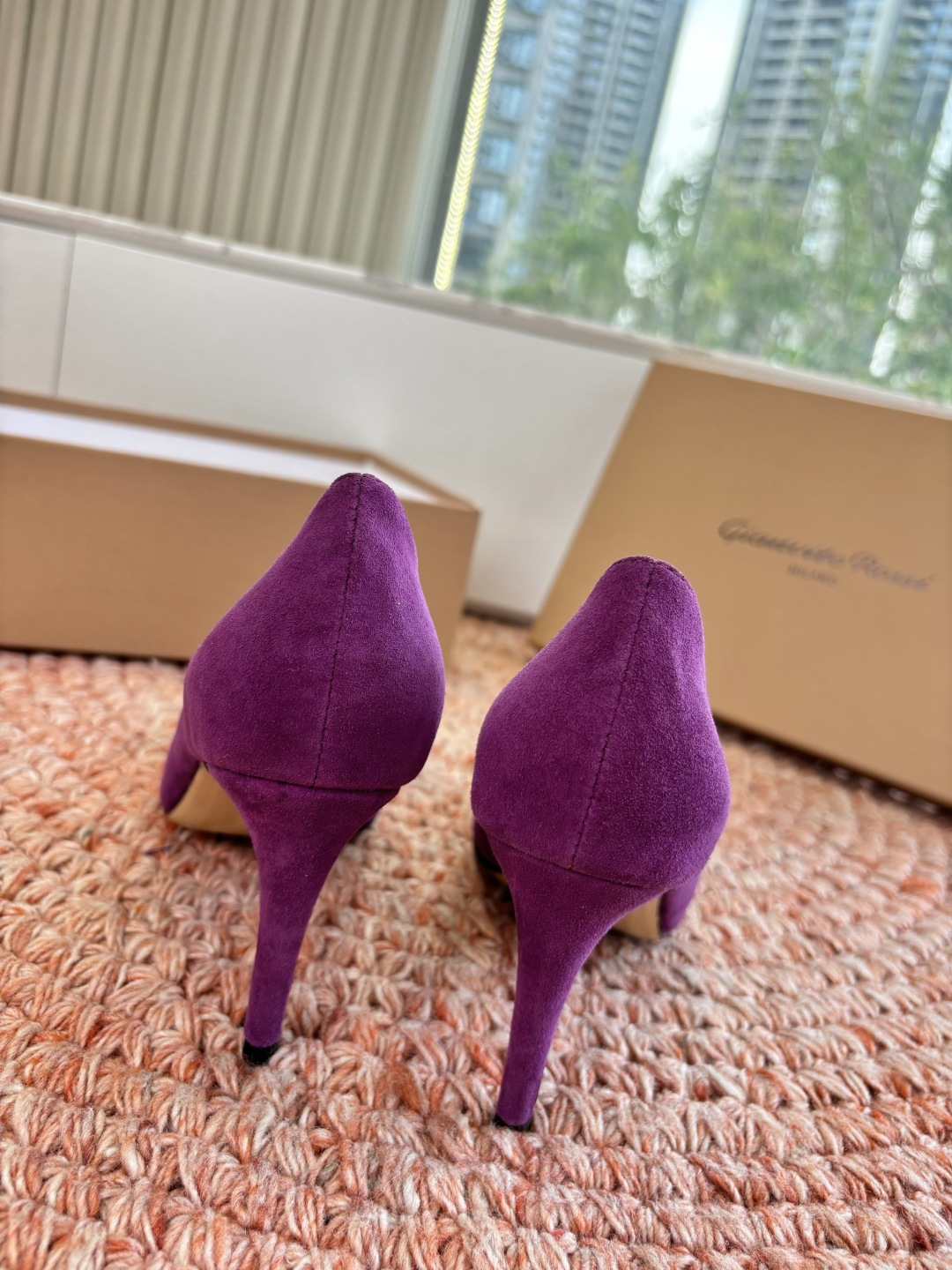 🌾G305😀GianvitoRossi吉安维托罗西 平底 系列经典粉色羊反绒皮&粉色小羊皮超级百搭的一款