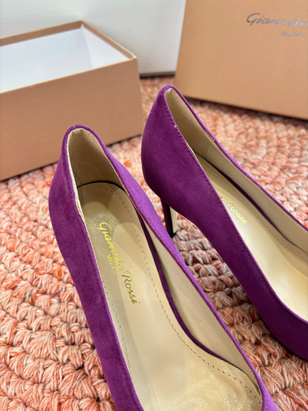 🌾G305😀GianvitoRossi吉安维托罗西 平底 系列经典粉色羊反绒皮&粉色小羊皮超级百搭的一款