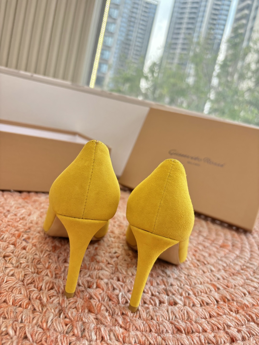 🌾G305😀GianvitoRossi吉安维托罗西 平底 系列经典粉色羊反绒皮&粉色小羊皮超级百搭的一款