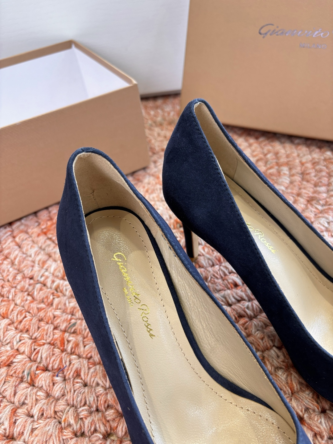 🌾G305😀GianvitoRossi吉安维托罗西 平底 系列经典粉色羊反绒皮&粉色小羊皮超级百搭的一款