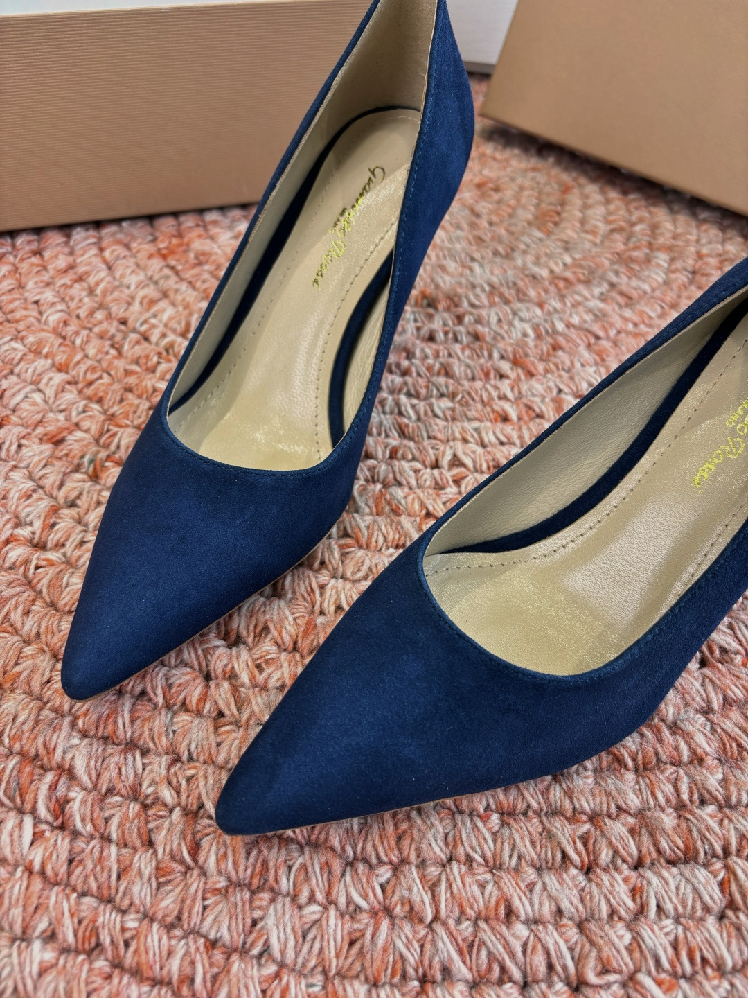 🌾G305😀GianvitoRossi吉安维托罗西 平底 系列经典粉色羊反绒皮&粉色小羊皮超级百搭的一款