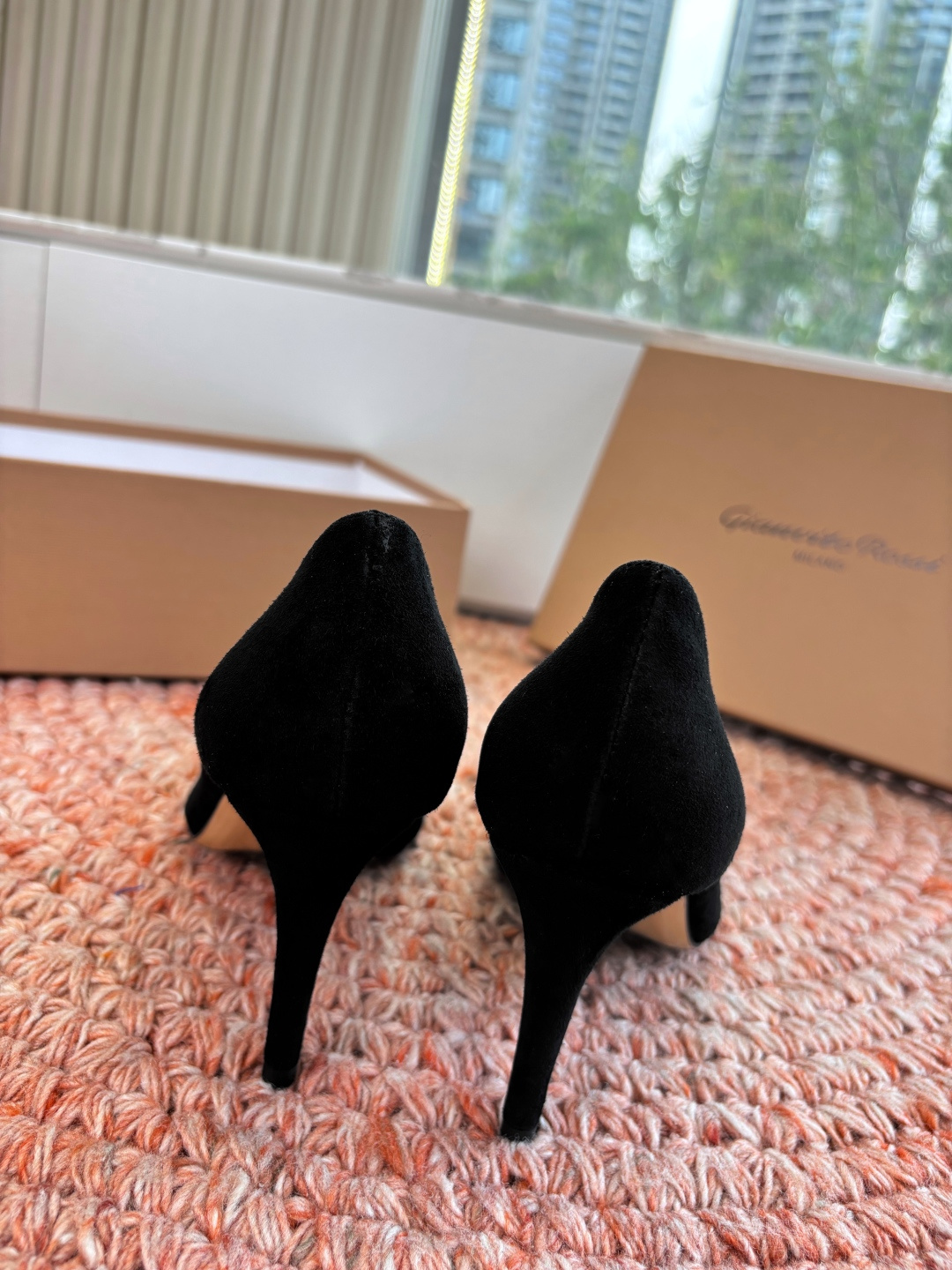 🌾G305😀GianvitoRossi吉安维托罗西 平底 系列经典粉色羊反绒皮&粉色小羊皮超级百搭的一款