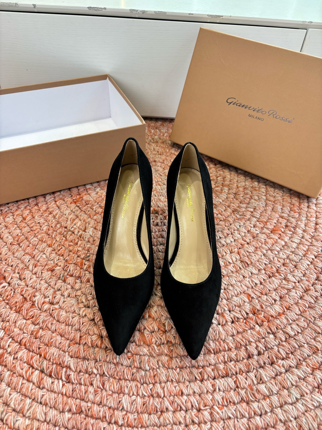 🌾G305😀GianvitoRossi吉安维托罗西 平底 系列经典粉色羊反绒皮&粉色小羊皮超级百搭的一款