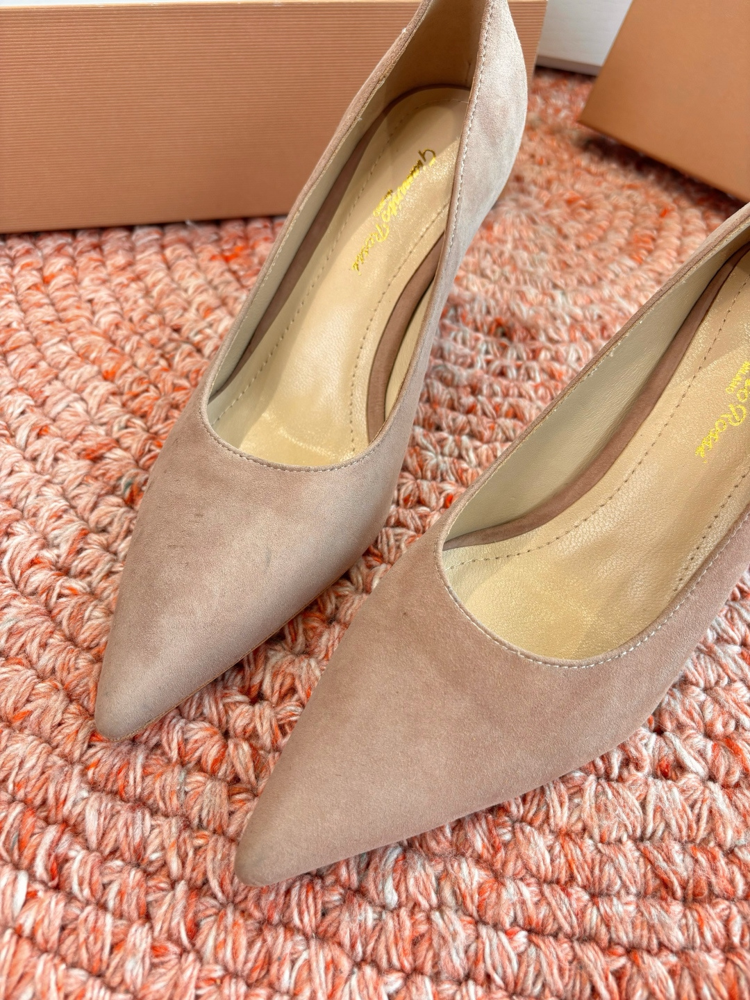 🌾G305😀GianvitoRossi吉安维托罗西 平底 系列经典粉色羊反绒皮&粉色小羊皮超级百搭的一款