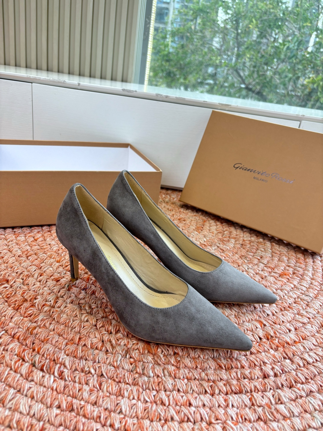 🌾G305😀GianvitoRossi吉安维托罗西 平底 系列经典粉色羊反绒皮&粉色小羊皮超级百搭的一款