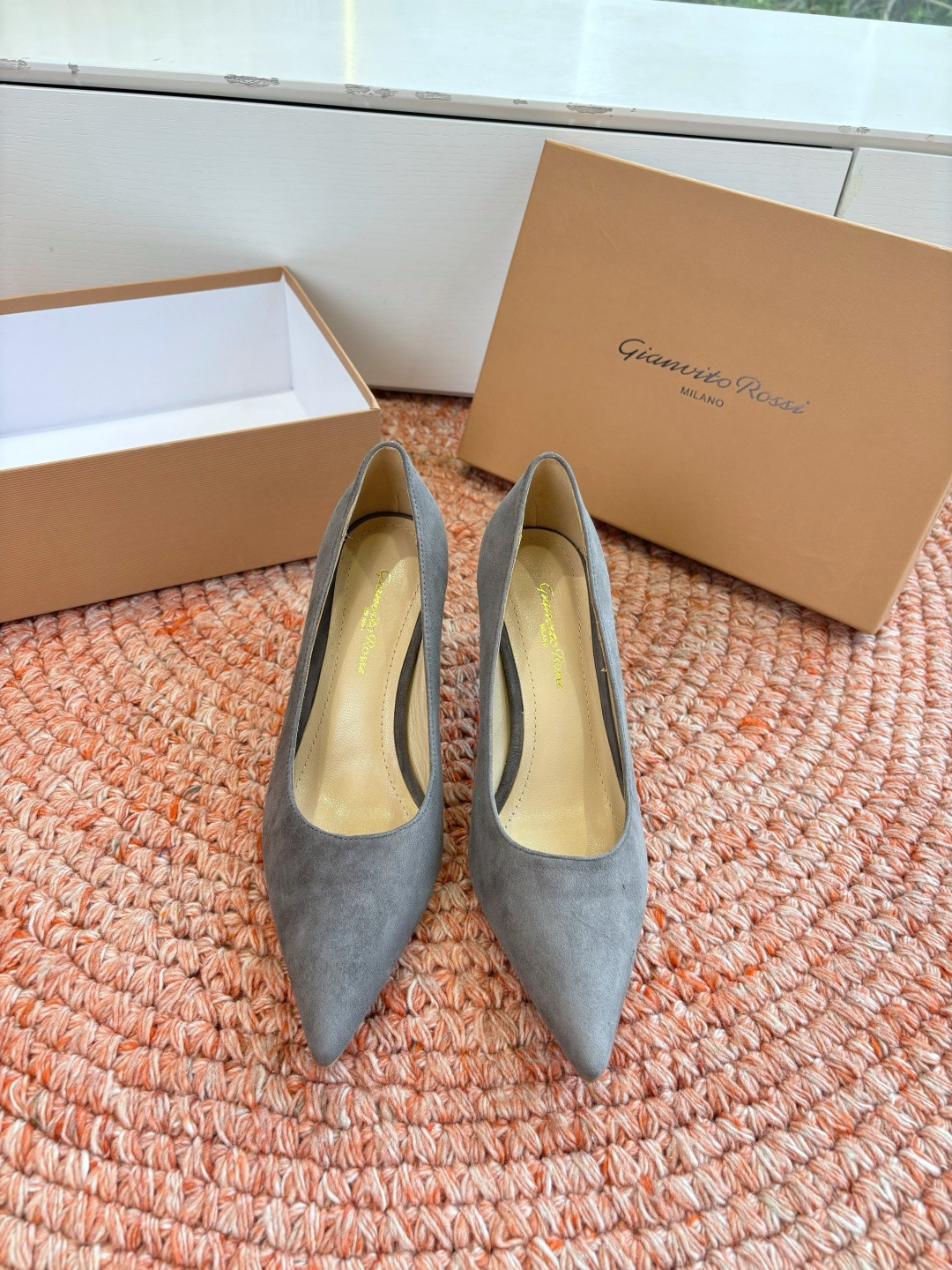 🌾G305😀GianvitoRossi吉安维托罗西 平底 系列经典粉色羊反绒皮&粉色小羊皮超级百搭的一款