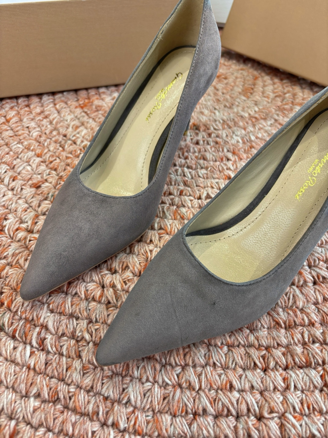 🌾G305😀GianvitoRossi吉安维托罗西 平底 系列经典粉色羊反绒皮&粉色小羊皮超级百搭的一款