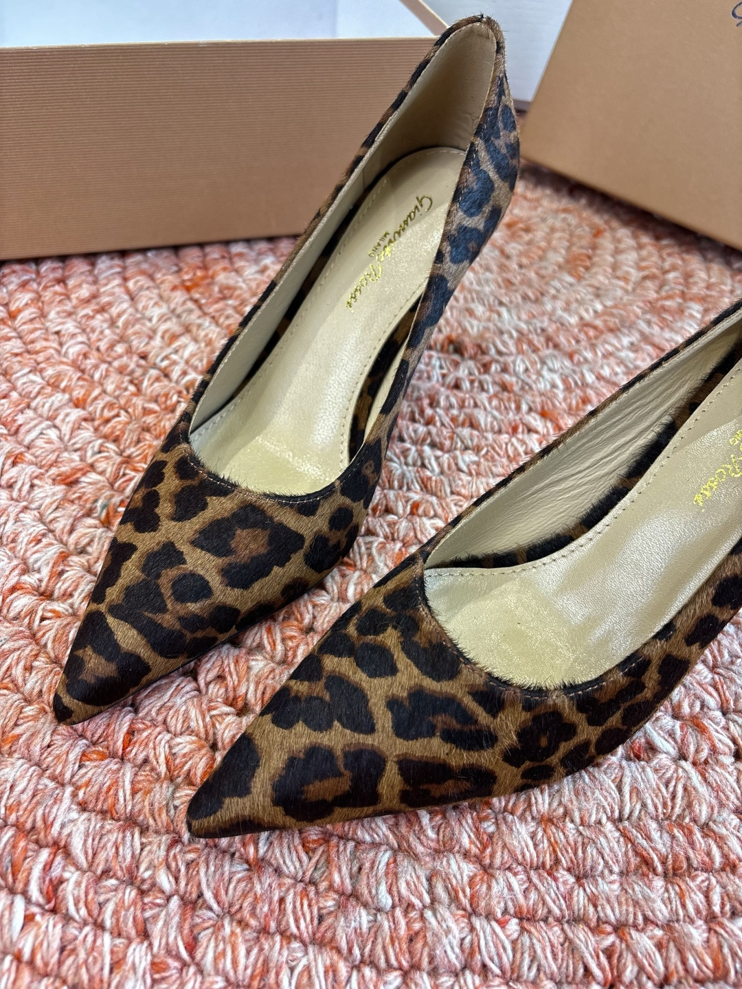 🌾G305😀GianvitoRossi吉安维托罗西 平底 系列经典粉色羊反绒皮&粉色小羊皮超级百搭的一款