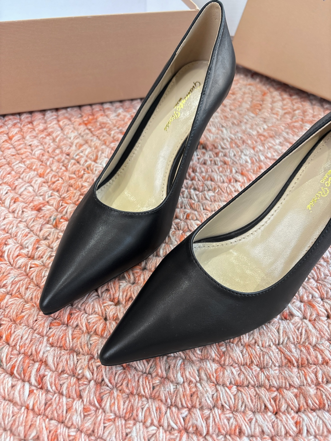 🌾G305😀GianvitoRossi吉安维托罗西 平底 系列经典粉色羊反绒皮&粉色小羊皮超级百搭的一款