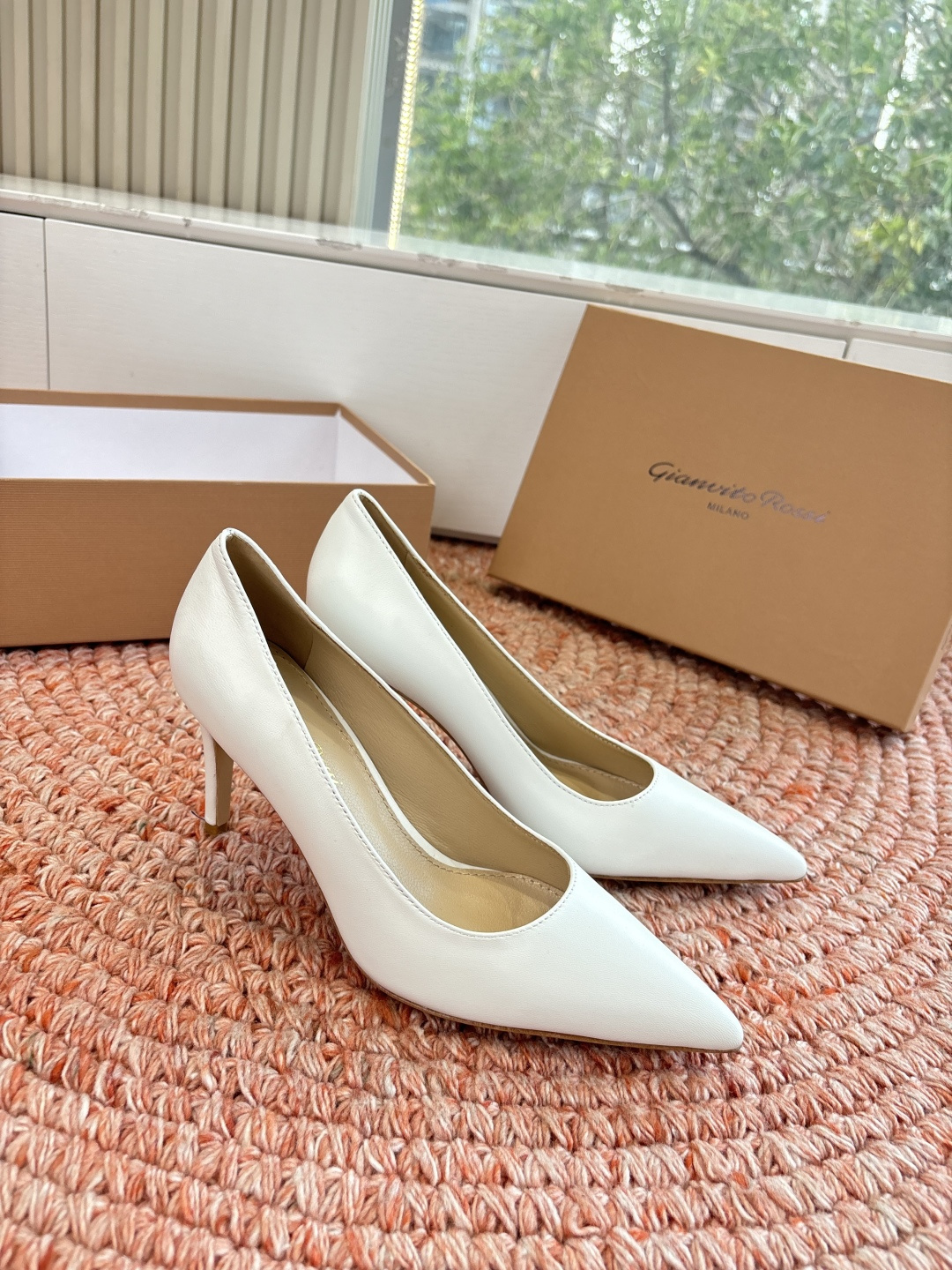 🌾G305😀GianvitoRossi吉安维托罗西 平底 系列经典粉色羊反绒皮&粉色小羊皮超级百搭的一款