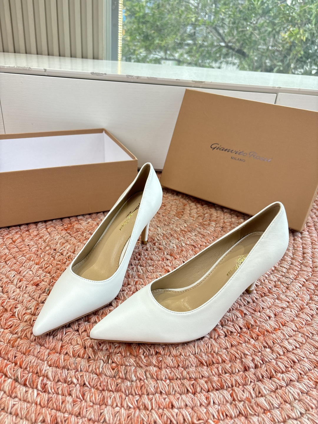 🌾G305😀GianvitoRossi吉安维托罗西 平底 系列经典粉色羊反绒皮&粉色小羊皮超级百搭的一款