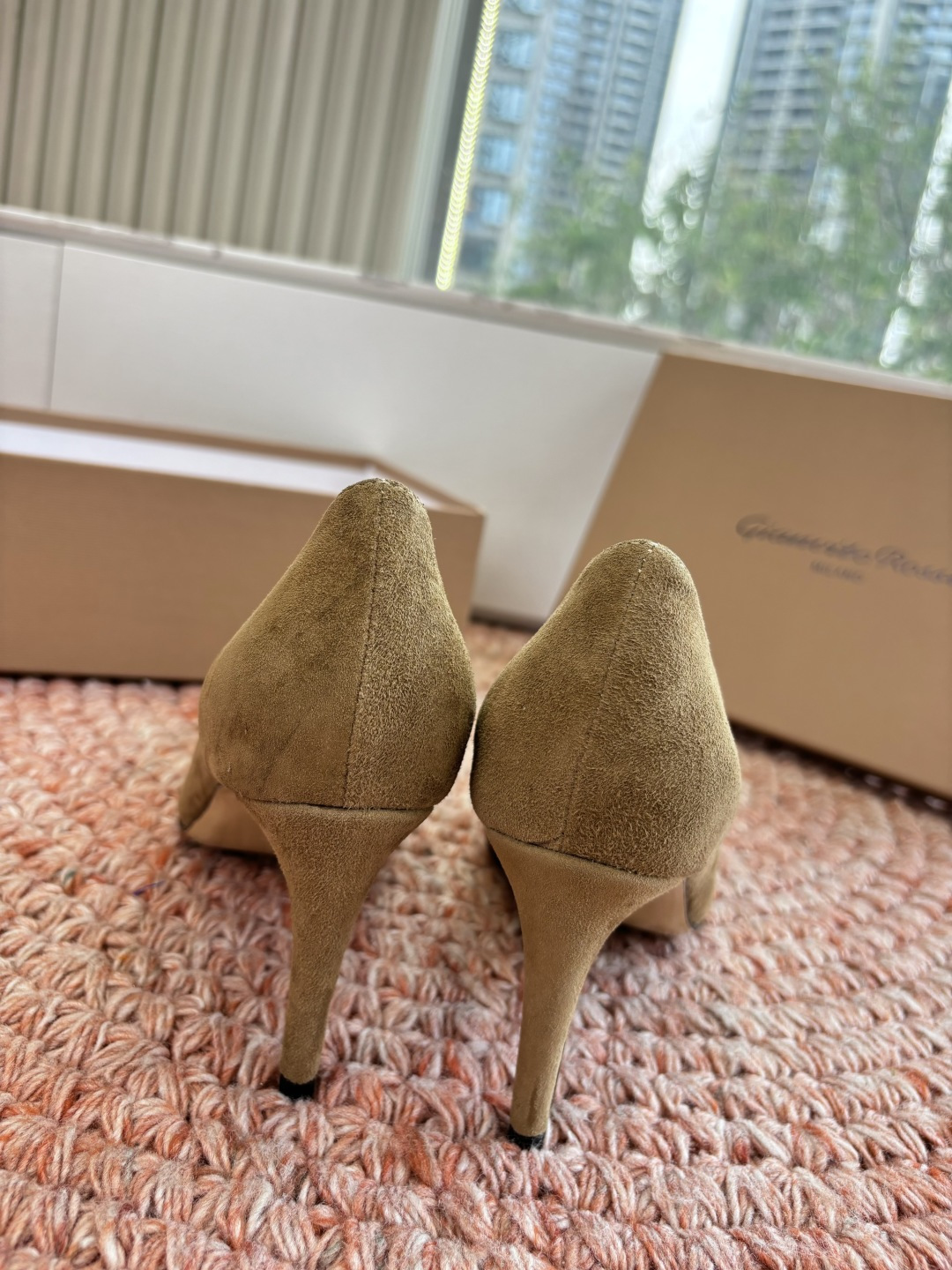 🌾G305😀GianvitoRossi吉安维托罗西 平底 系列经典粉色羊反绒皮&粉色小羊皮超级百搭的一款