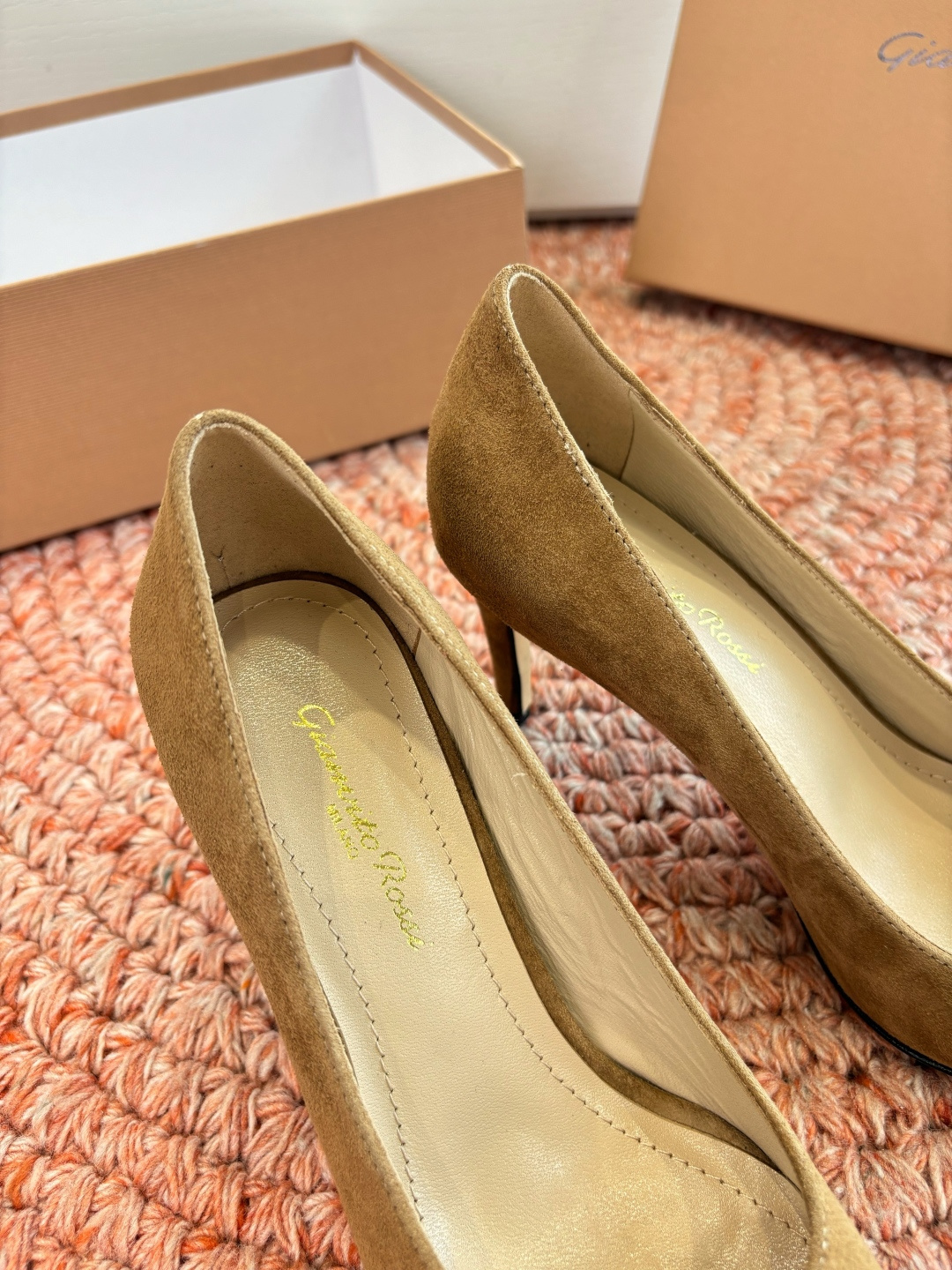 🌾G305😀GianvitoRossi吉安维托罗西 平底 系列经典粉色羊反绒皮&粉色小羊皮超级百搭的一款