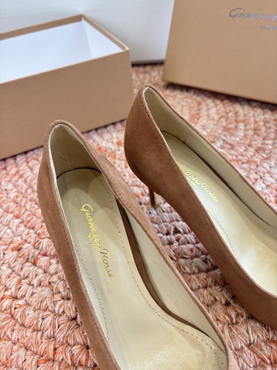 🌾G305😀GianvitoRossi吉安维托罗西 平底 系列经典粉色羊反绒皮&粉色小羊皮超级百搭的一款