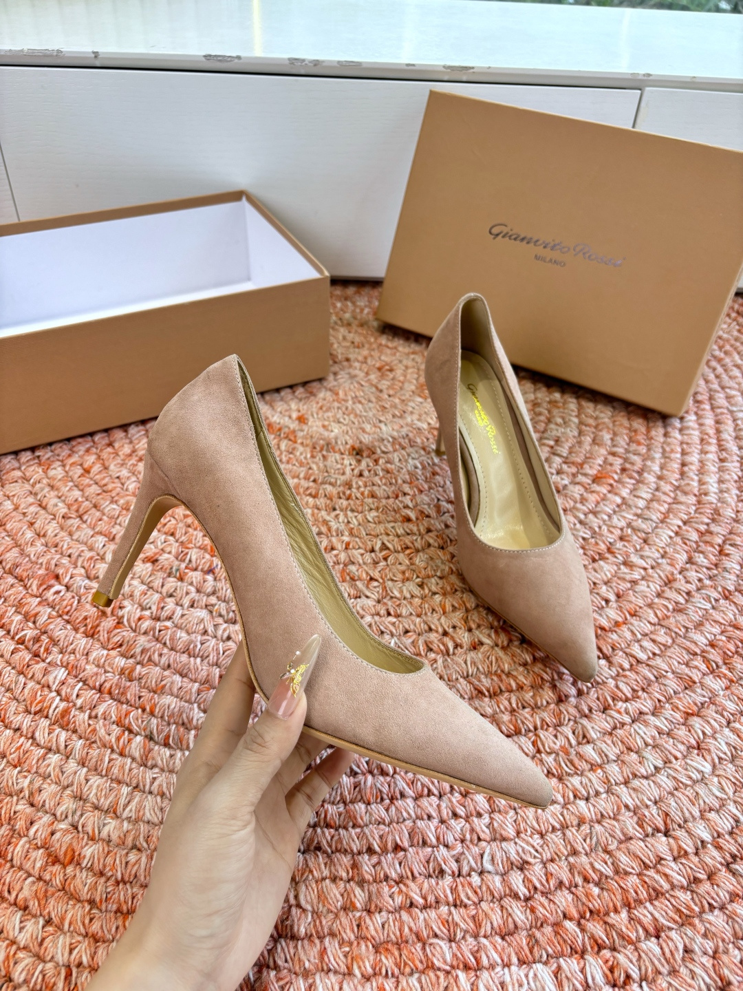 🌾G305😀GianvitoRossi吉安维托罗西 平底 系列经典粉色羊反绒皮&粉色小羊皮超级百搭的一款