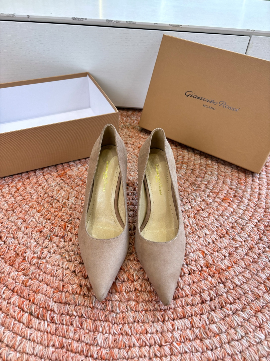 🌾G305😀GianvitoRossi吉安维托罗西 平底 系列经典粉色羊反绒皮&粉色小羊皮超级百搭的一款