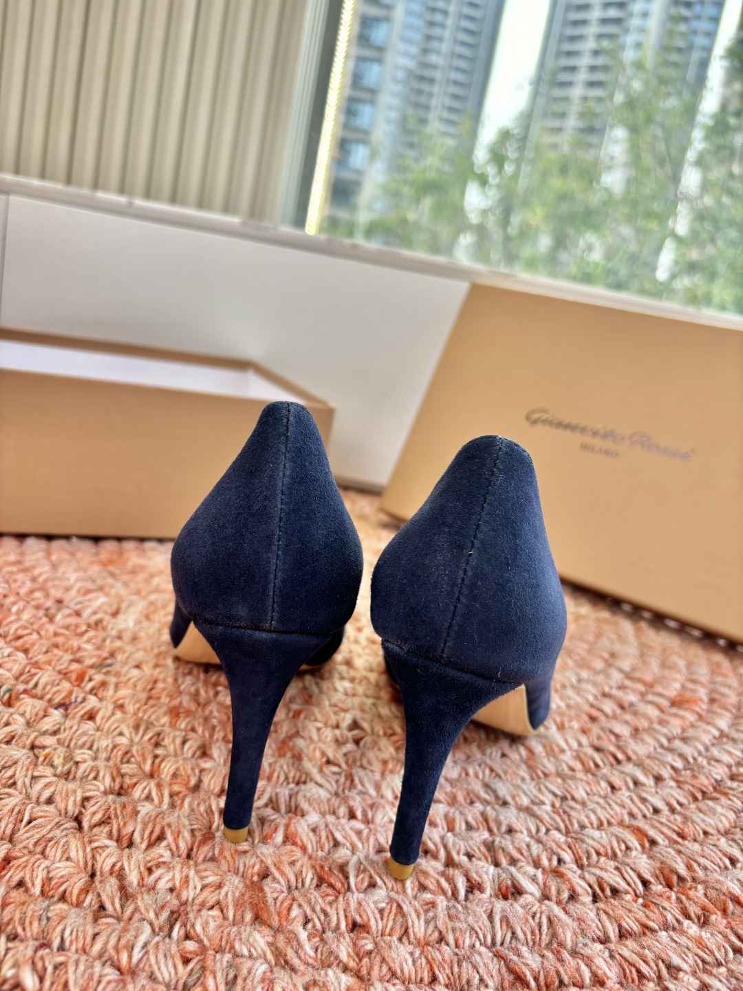 🌾G305😀GianvitoRossi吉安维托罗西 平底 系列经典粉色羊反绒皮&粉色小羊皮超级百搭的一款