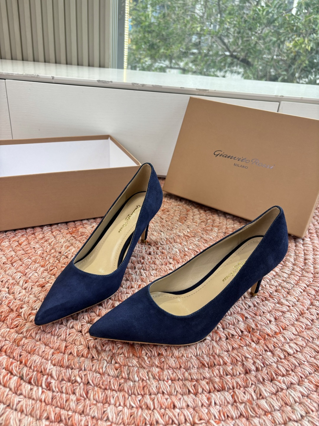 🌾G305😀GianvitoRossi吉安维托罗西 平底 系列经典粉色羊反绒皮&粉色小羊皮超级百搭的一款