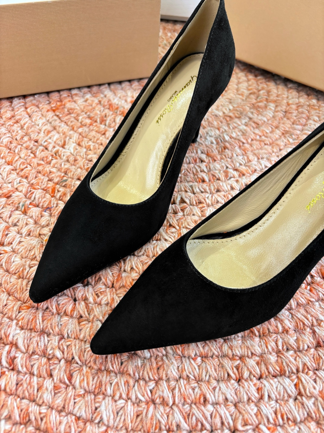 🌾G305😀GianvitoRossi吉安维托罗西 平底 系列经典粉色羊反绒皮&粉色小羊皮超级百搭的一款