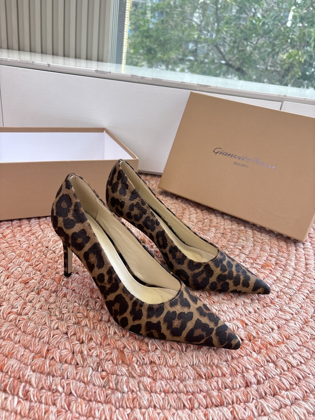 🌾G305😀GianvitoRossi吉安维托罗西 平底 系列经典粉色羊反绒皮&粉色小羊皮超级百搭的一款