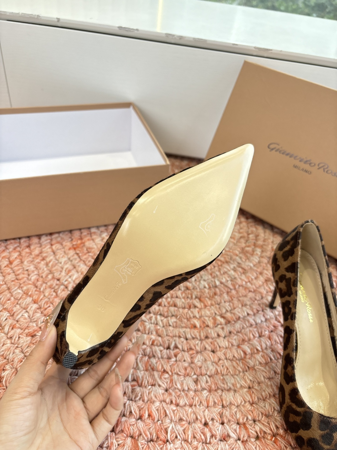 🌾G305😀GianvitoRossi吉安维托罗西 平底 系列经典粉色羊反绒皮&粉色小羊皮超级百搭的一款