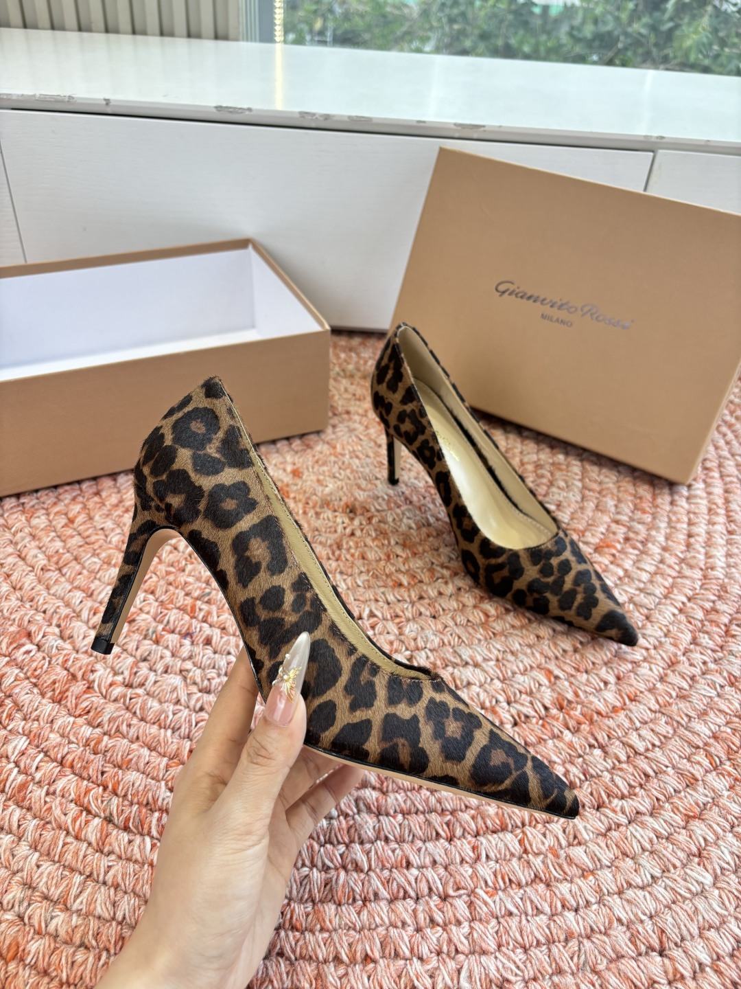 🌾G305😀GianvitoRossi吉安维托罗西 平底 系列经典粉色羊反绒皮&粉色小羊皮超级百搭的一款