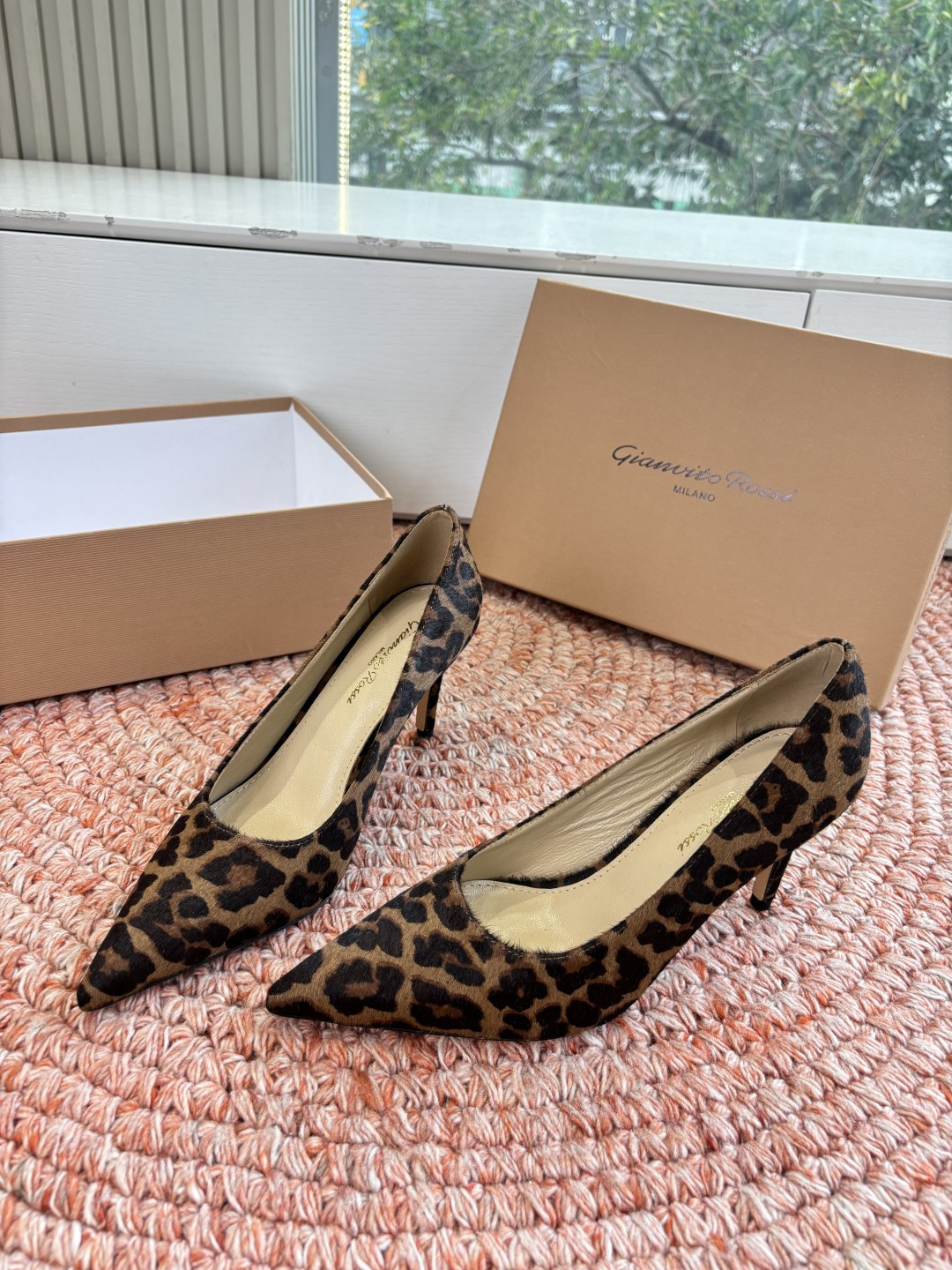 🌾G305😀GianvitoRossi吉安维托罗西 平底 系列经典粉色羊反绒皮&粉色小羊皮超级百搭的一款