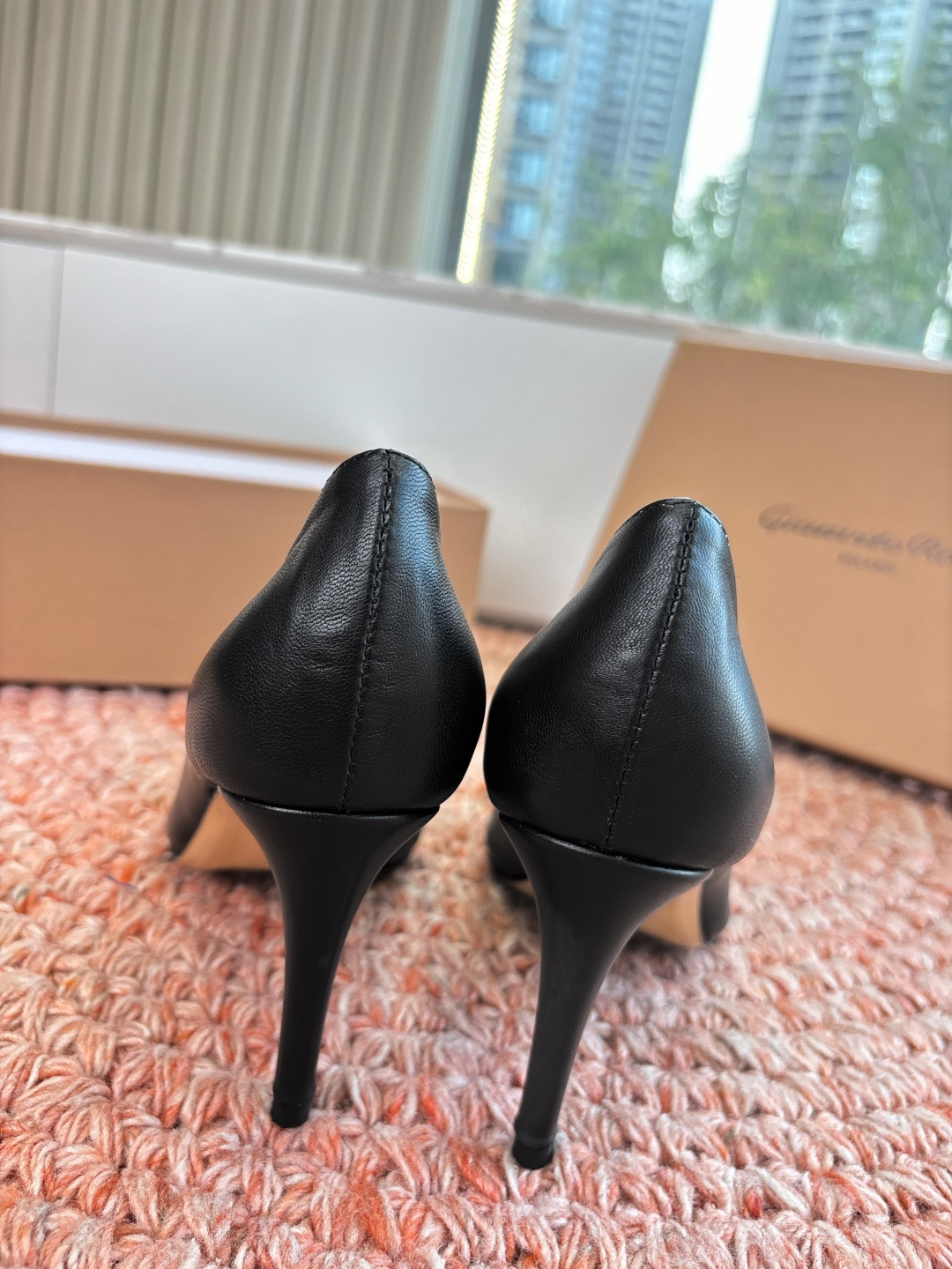 🌾G305😀GianvitoRossi吉安维托罗西 平底 系列经典粉色羊反绒皮&粉色小羊皮超级百搭的一款