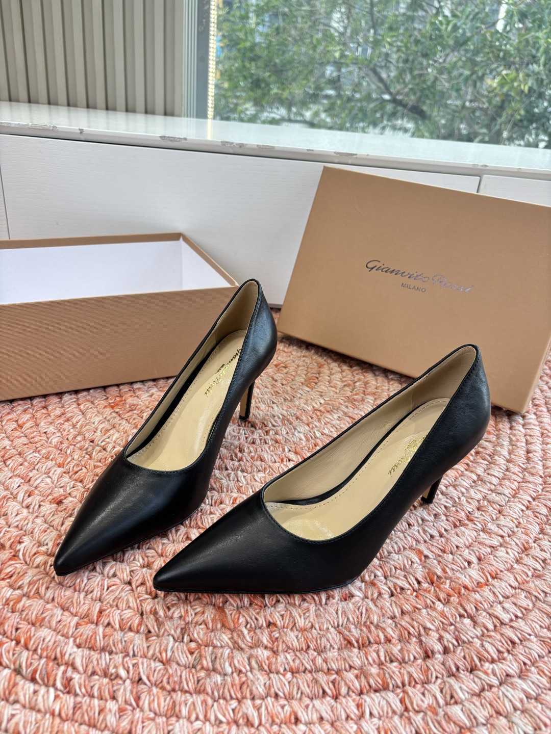 🌾G305😀GianvitoRossi吉安维托罗西 平底 系列经典粉色羊反绒皮&粉色小羊皮超级百搭的一款