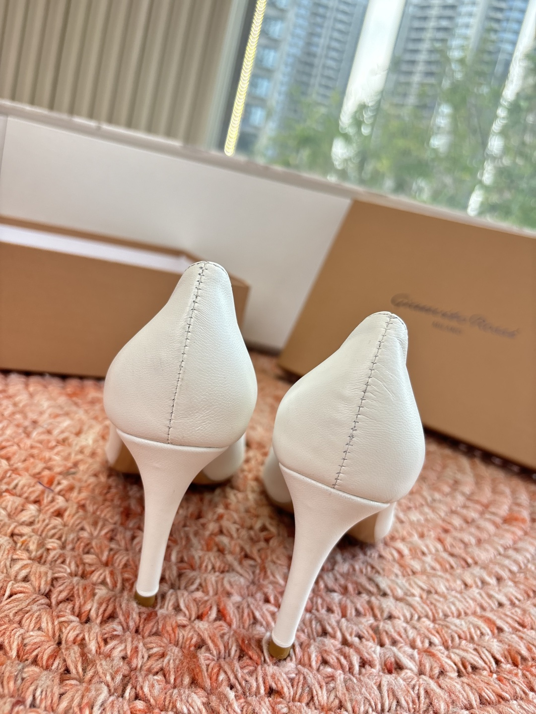 🌾G305😀GianvitoRossi吉安维托罗西 平底 系列经典粉色羊反绒皮&粉色小羊皮超级百搭的一款