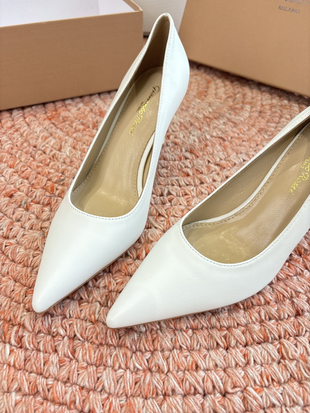 🌾G305😀GianvitoRossi吉安维托罗西 平底 系列经典粉色羊反绒皮&粉色小羊皮超级百搭的一款