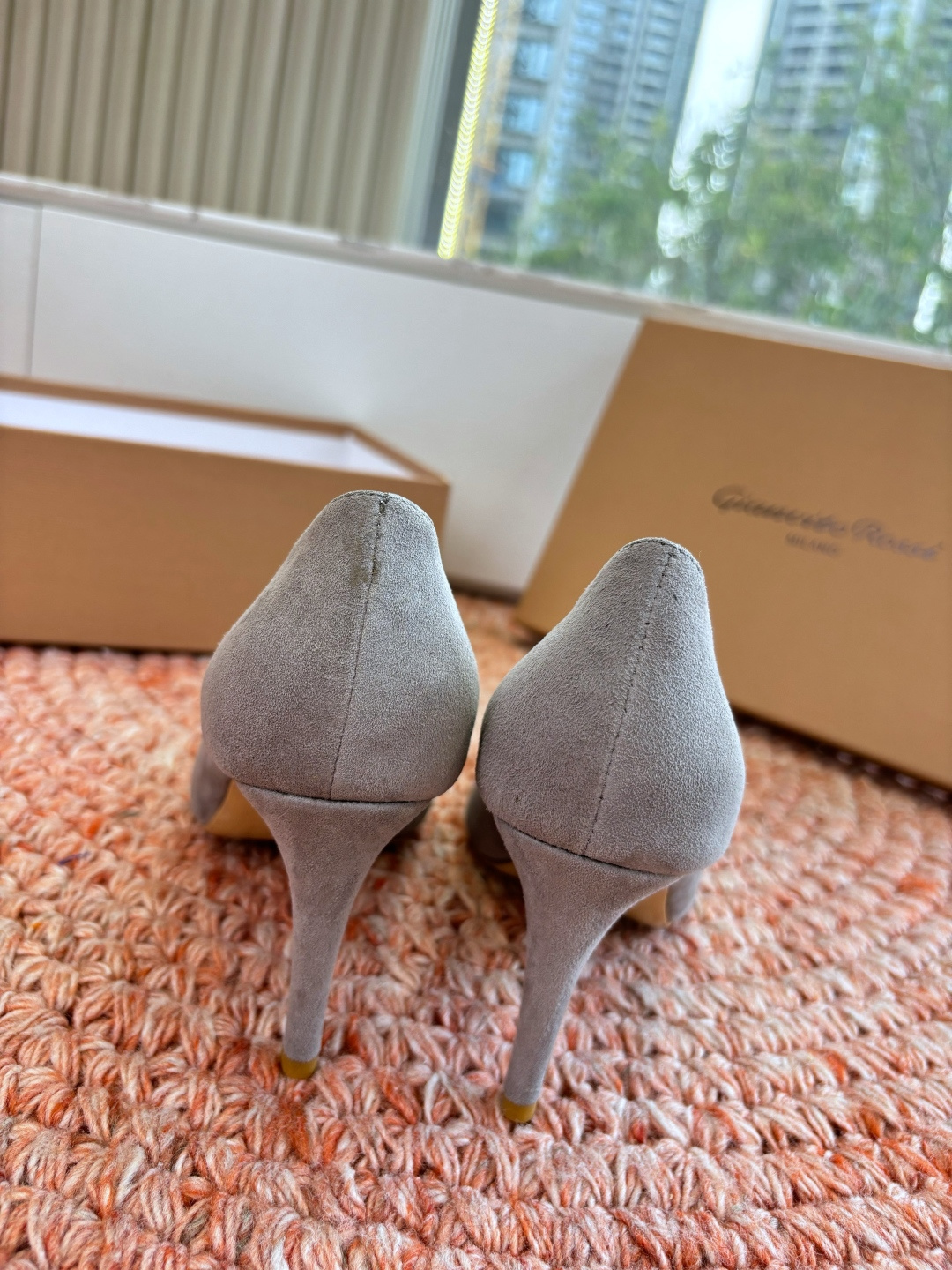 🌾G305😀GianvitoRossi吉安维托罗西 平底 系列经典粉色羊反绒皮&粉色小羊皮超级百搭的一款