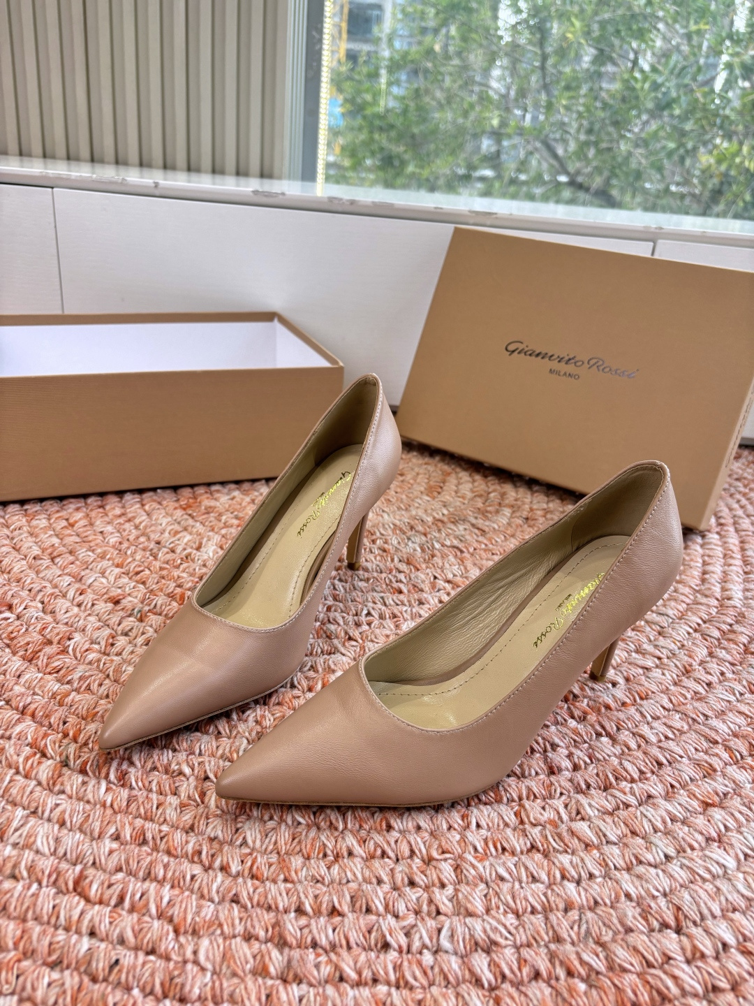 🌾G305😀GianvitoRossi吉安维托罗西 平底 系列经典粉色羊反绒皮&粉色小羊皮超级百搭的一款