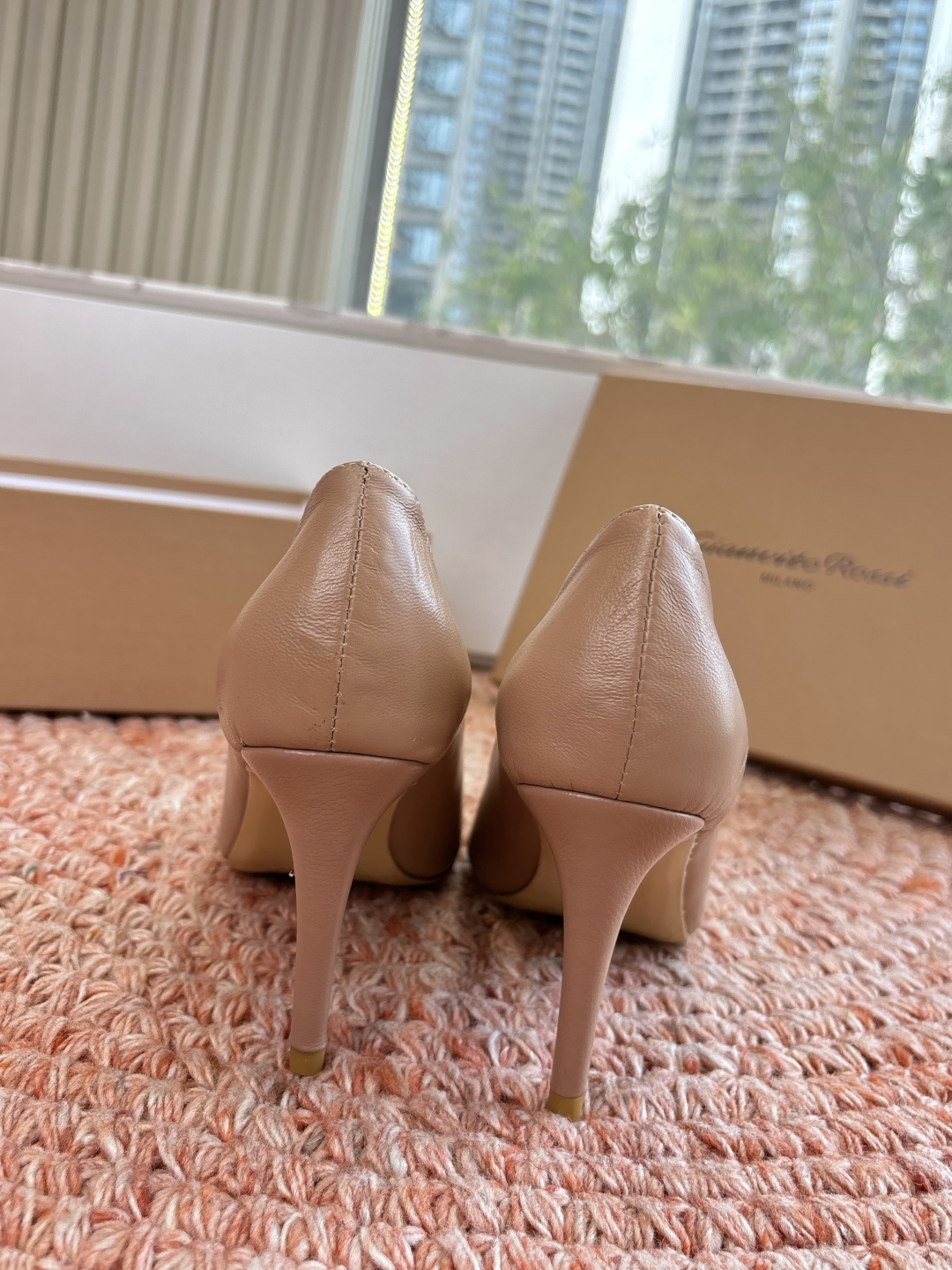 🌾G305😀GianvitoRossi吉安维托罗西 平底 系列经典粉色羊反绒皮&粉色小羊皮超级百搭的一款