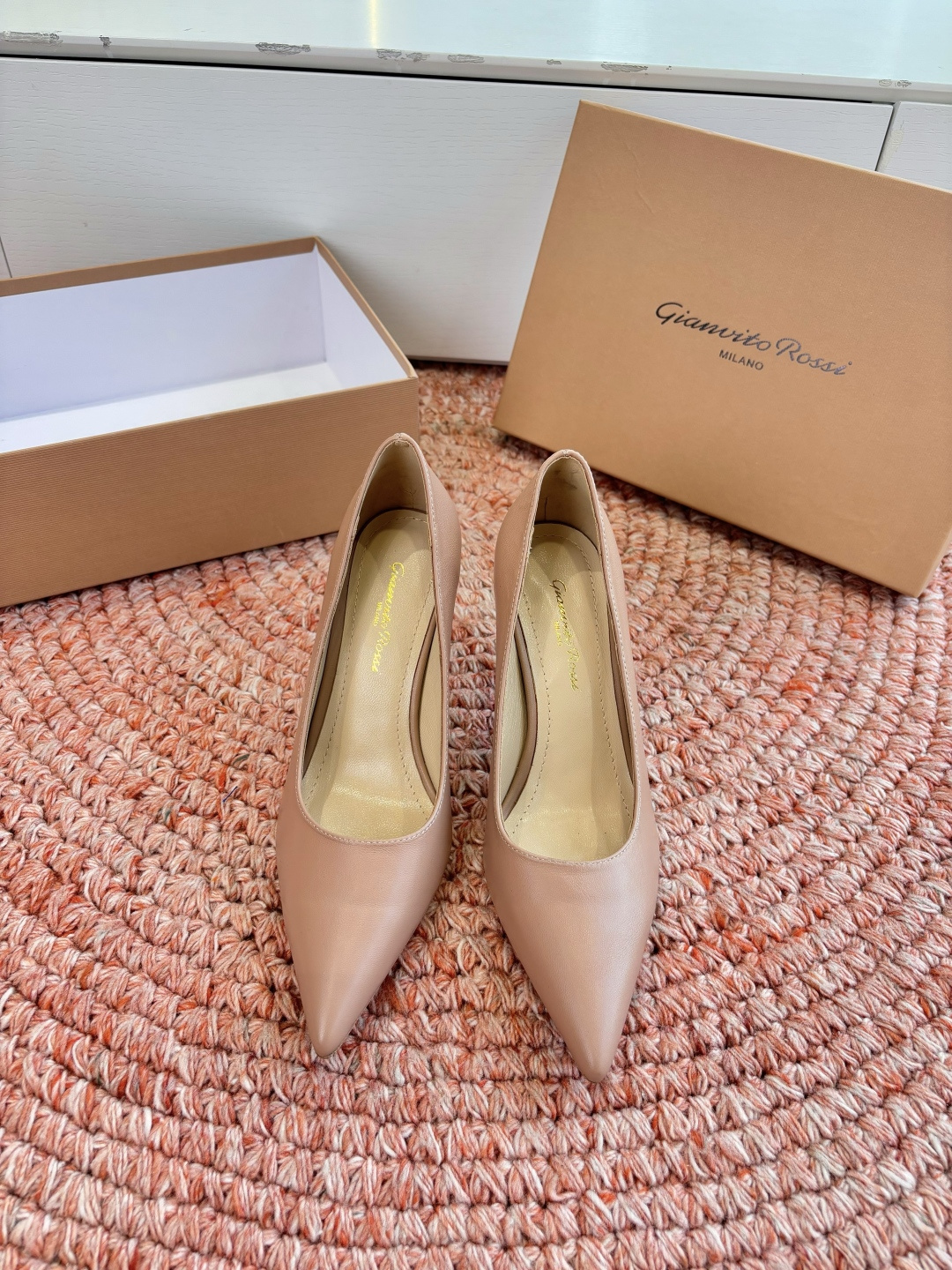 🌾G305😀GianvitoRossi吉安维托罗西 平底 系列经典粉色羊反绒皮&粉色小羊皮超级百搭的一款