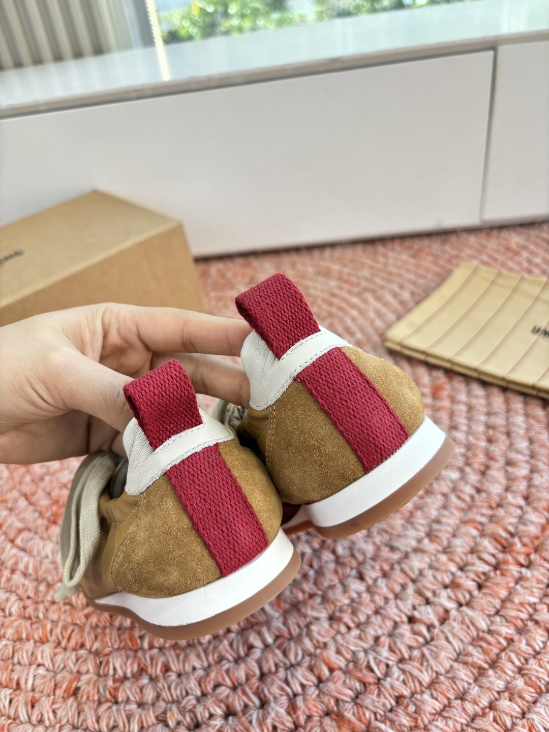 🌾G879😀UMA WANG 首次推出的德训鞋:✅全皮革鞋面，麂皮与光面皮的拼接处理很有层次，细节干净。