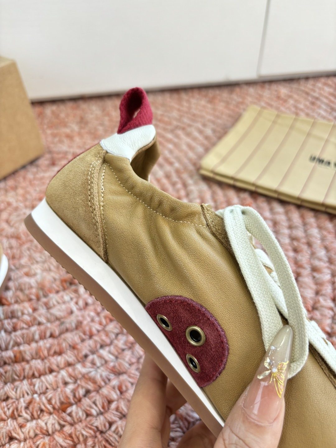 🌾G879😀UMA WANG 首次推出的德训鞋:✅全皮革鞋面，麂皮与光面皮的拼接处理很有层次，细节干净。